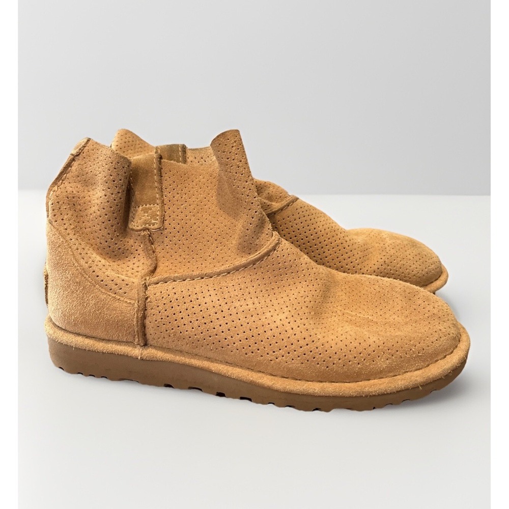 UGG Classic booties Size 6 Short Chestnut Suede Pull On‎ Ankle Boots Preowned